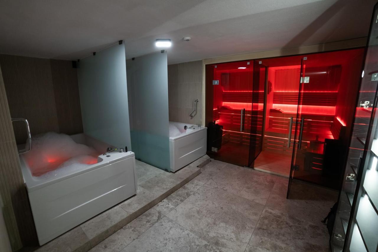 Emery Hotel Pristina Extérieur photo
