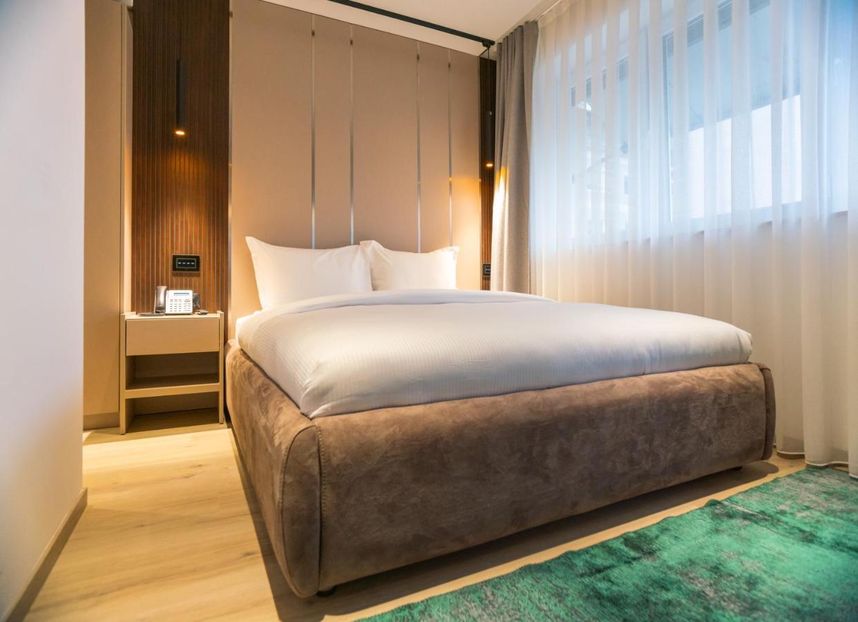 Emery Hotel Pristina Extérieur photo