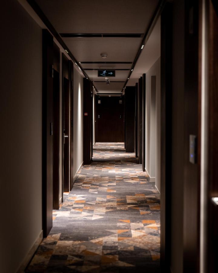 Emery Hotel Pristina Extérieur photo