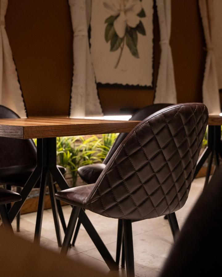 Emery Hotel Pristina Extérieur photo