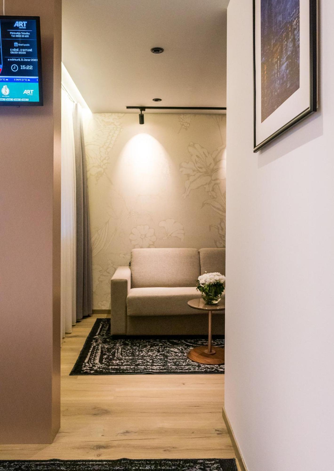 Emery Hotel Pristina Extérieur photo